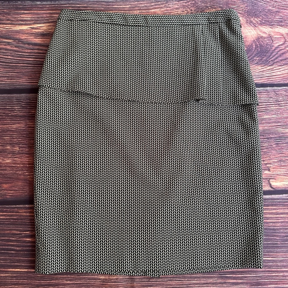 The Limited Black/White Peplum Pencil Skirt Size 8 NWT